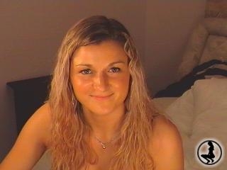 Webcam Performer MissFluffy18 from live-webcam-sex.ws