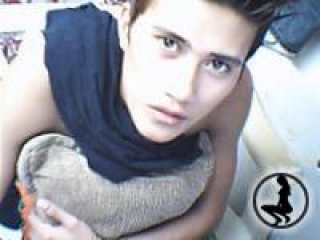 Webcam Performer Apollo4u from live-webcam-sex.ws