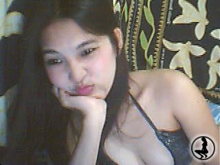 KrizzyCunt4u photo #7 (click to enlarge)